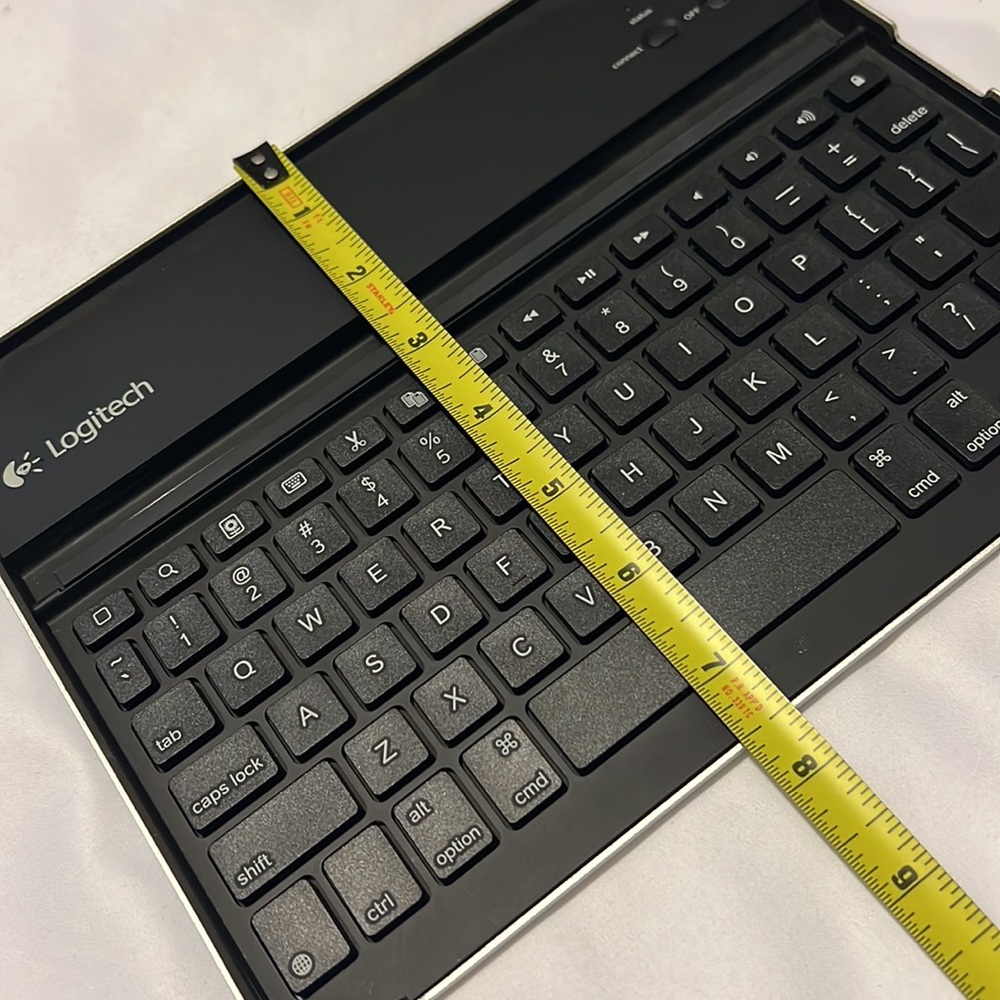 LOGITECH IPAD KEYBOARD - Picture 6 of 9